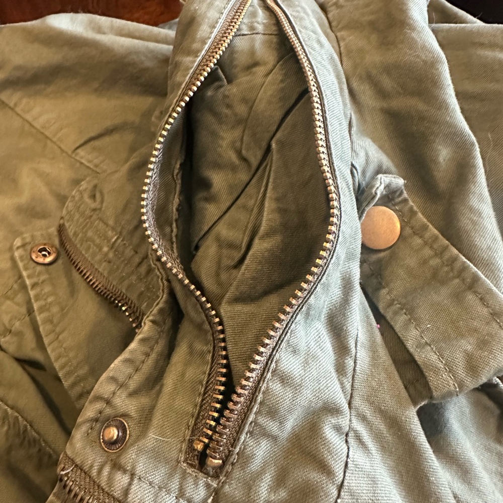 Market & Spruce Olive Vest - Picture 5 of 8